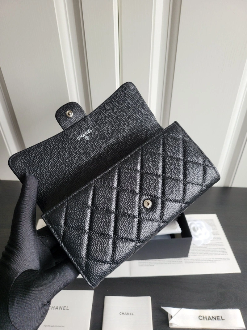 Ch**el wallets 4017-0477