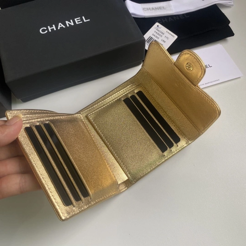 Ch**el wallets 4017b-0164