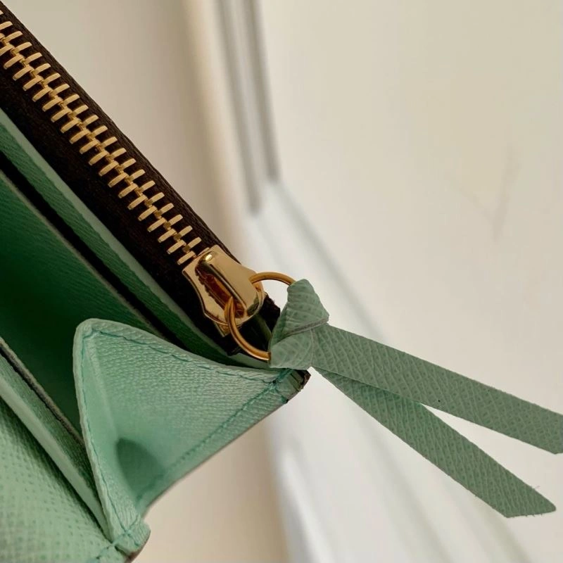 LV Wallets 4048H-0129