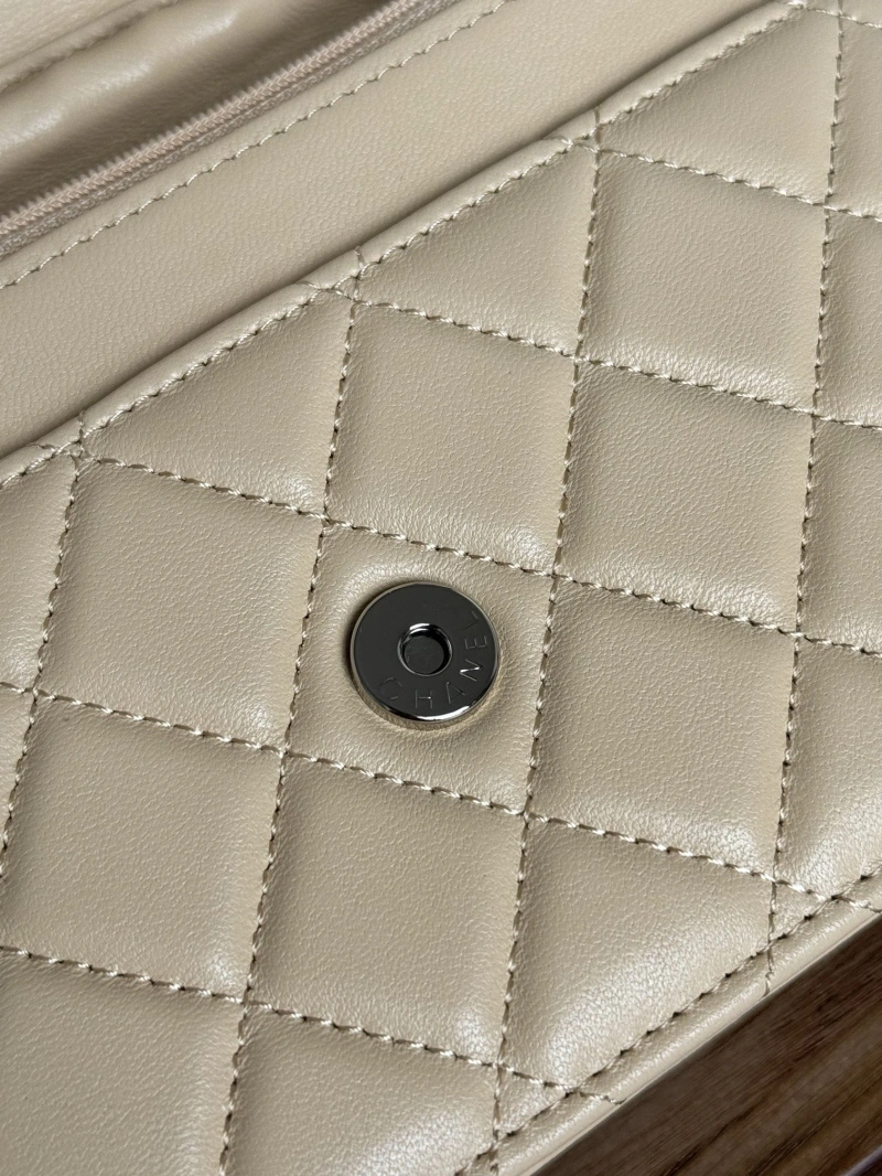 Ch**el wallets 4081-0149
