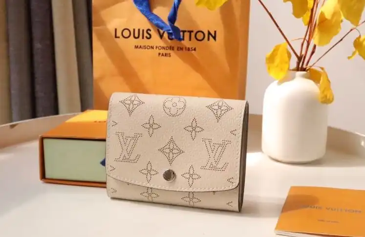 LV Wallets 4178D-0003
