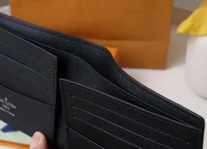 LV Wallets 4178D-0067