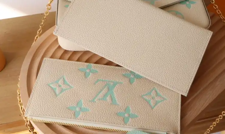 LV Wallets 4178F-0032