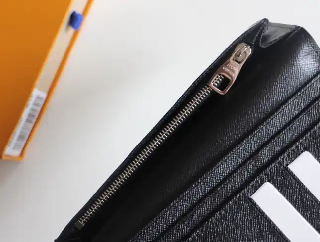 LV Wallets 4178F-0088