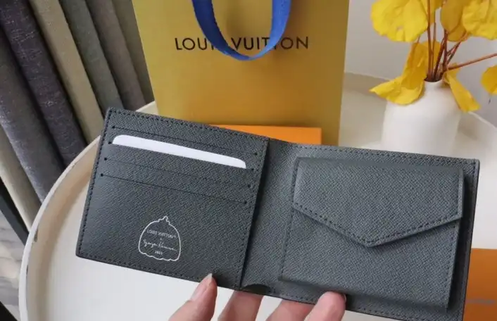 LV Wallets 4178F-0102