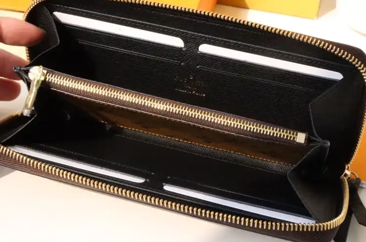 LV Wallets 4178F-0124