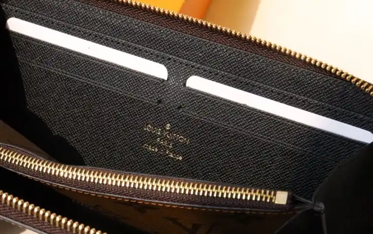 LV Wallets 4178F-0124