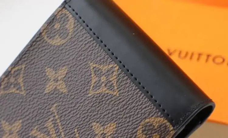 LV Wallets 4178G-0018