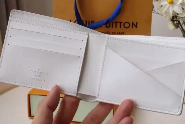 LV Wallets 4178G-0037