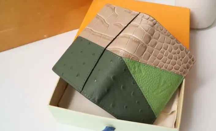LV Wallets 4178G-0151