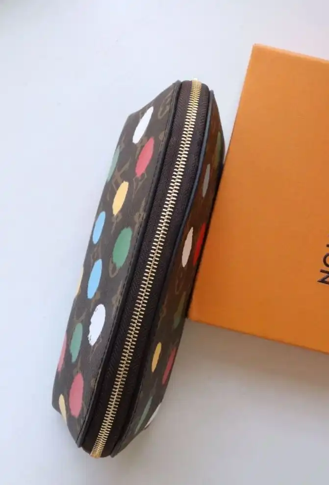 LV Wallets 4178G-0176