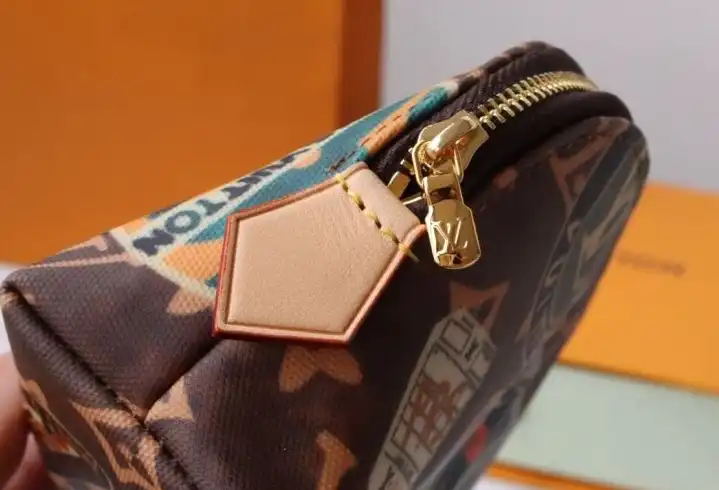 LV Wallets 4178G-0185