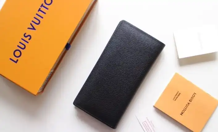 LV Wallets 4178G-0236