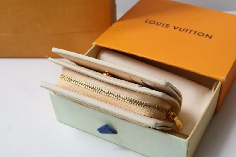 LV Wallets 4178H-0010