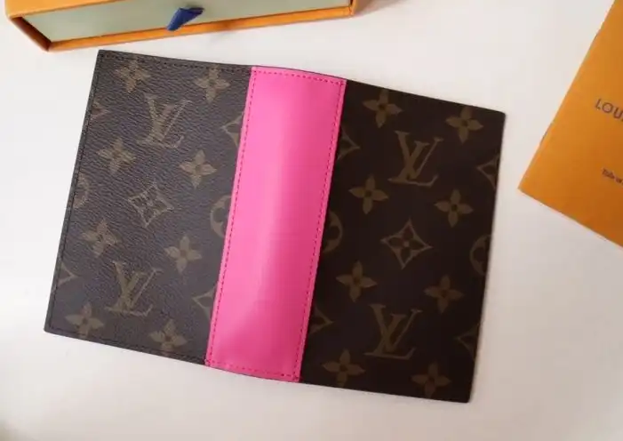 LV Wallets 4192D-0033