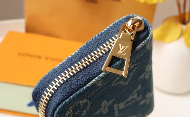 LV Wallets 4192D-0047