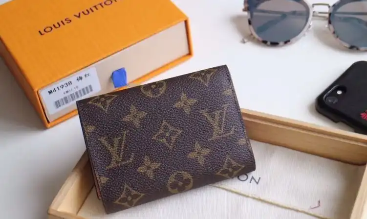 LV Wallets 4192D-0102