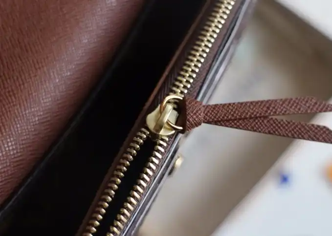 LV Wallets 4192D-0109