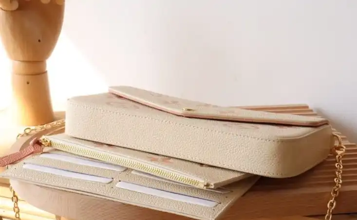 LV Wallets 4192D-0122