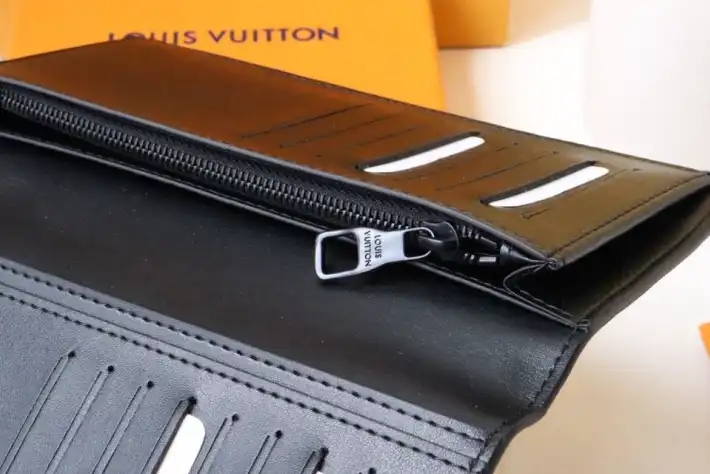 LV Wallets 4192F-0035