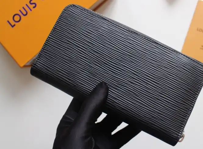 LV Wallets 4192F-0041