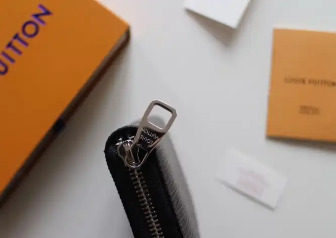 LV Wallets 4192F-0041