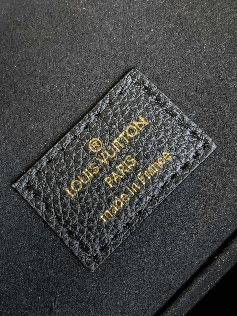LV Backpacks 4233H-0132