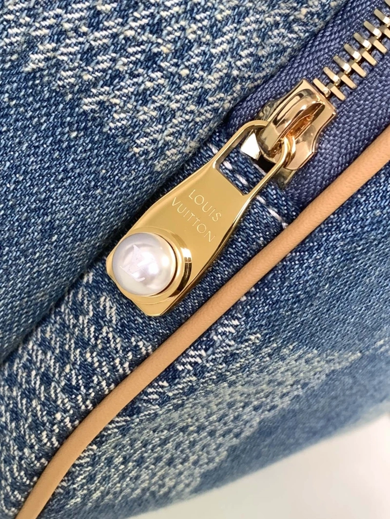 LV Backpacks 4233H-0271
