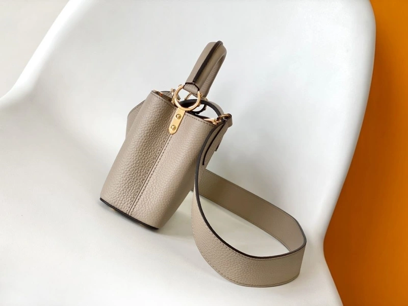 LV Capucines Bags 4233H-0286