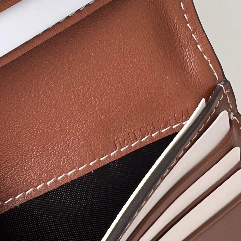 Bv*b*rry wallets 4237f-0123
