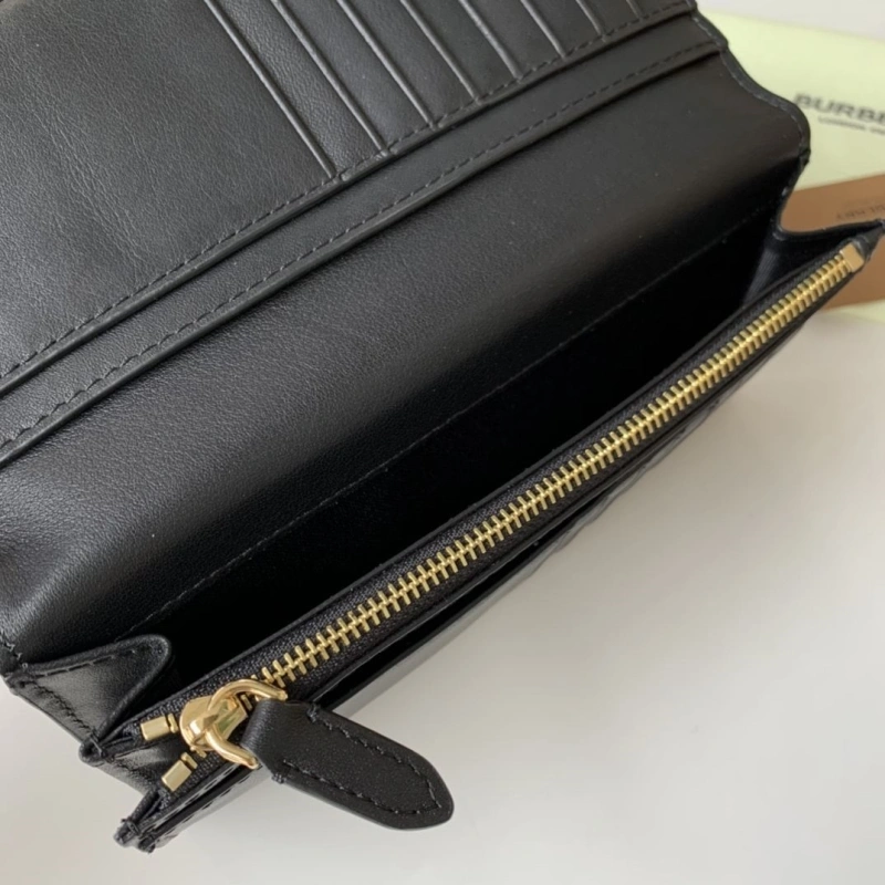 Bv*b*rry wallets 4237f-0157