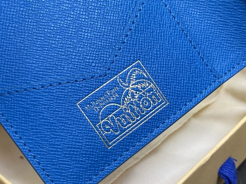 LV Wallets 4286G-0122