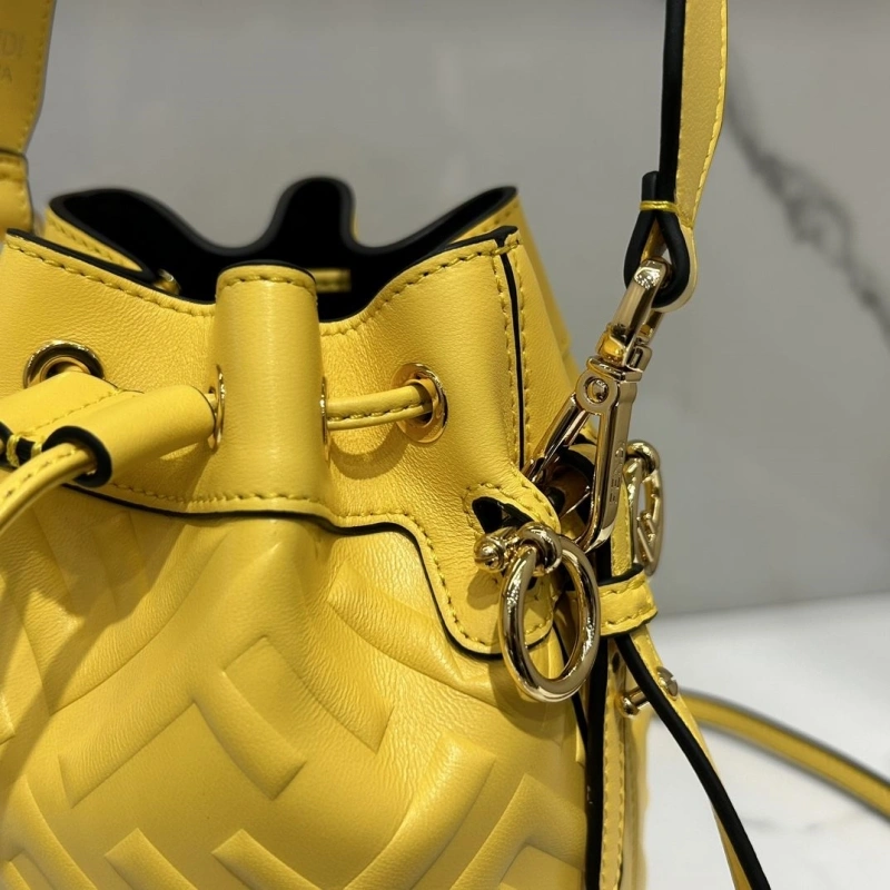 F**di bucket bags 4370-0571